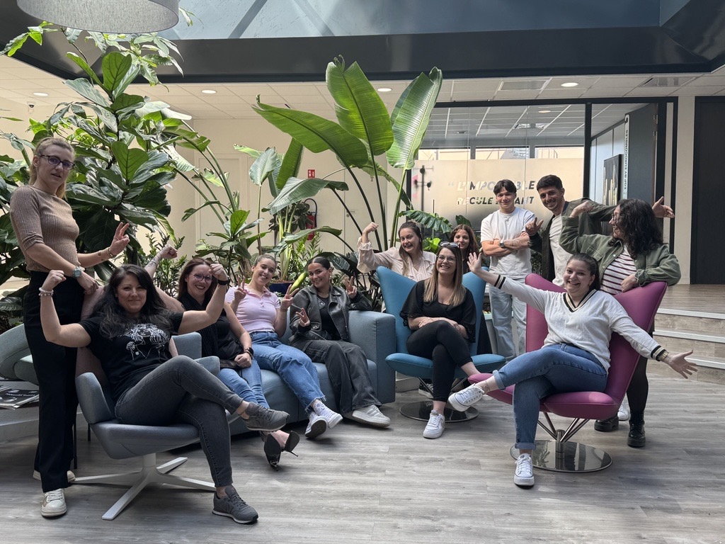 Photos des collaborateurs en train de clôturer le challenge sportif.
